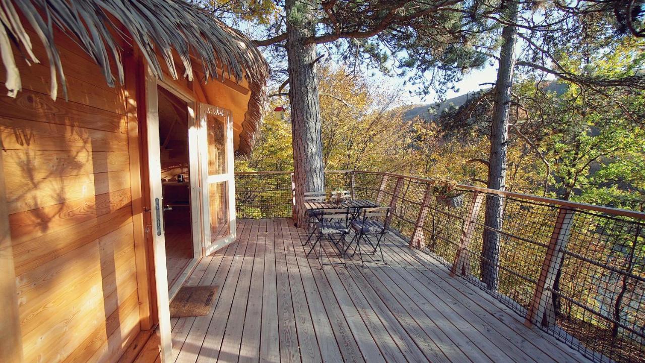 Pine Point Hotel Martinske Hole Exterior photo